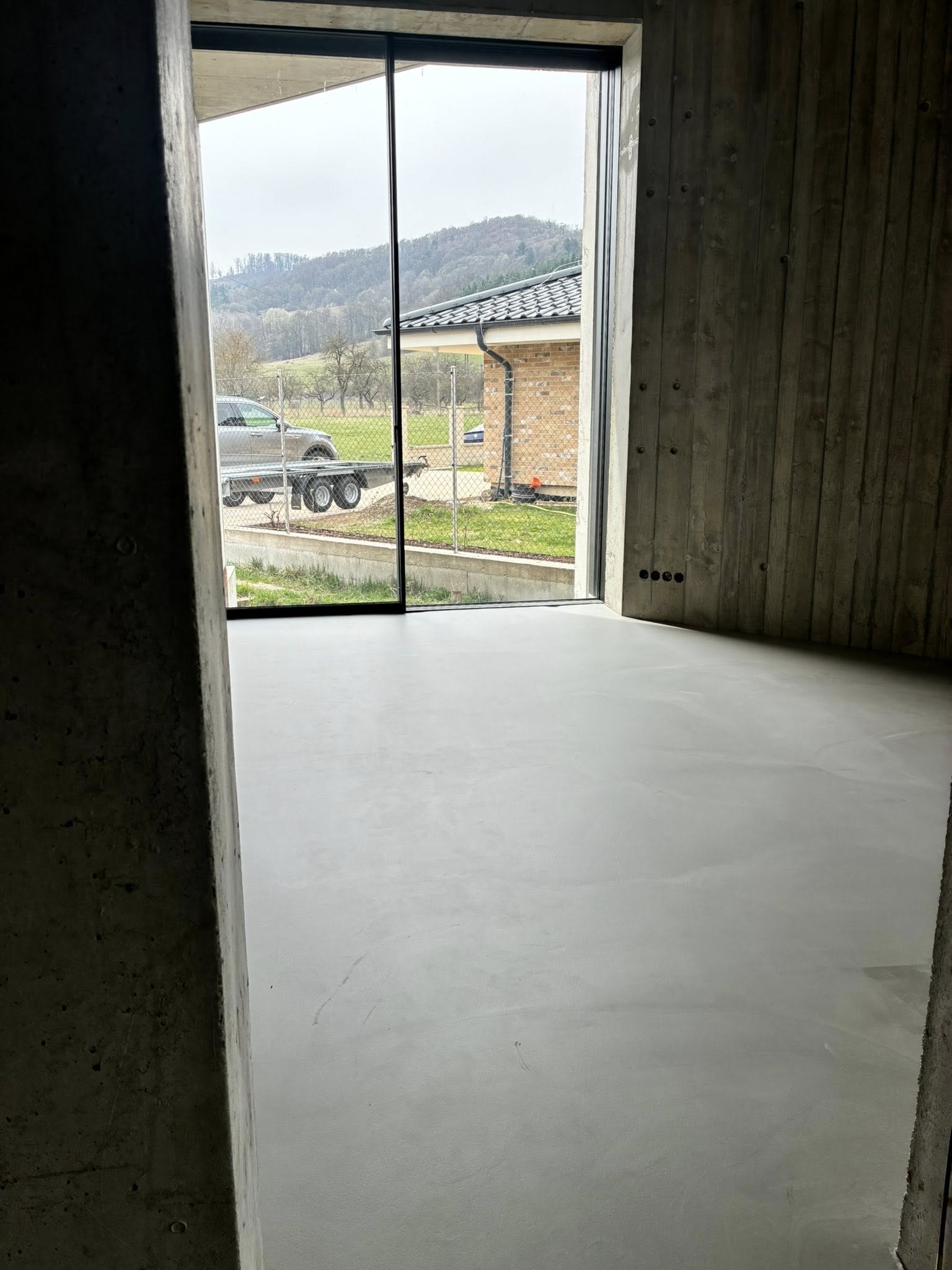 Detail hladkého epoxidového povrchu